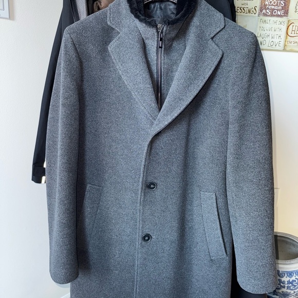 Harry Rosen Virgin Wool-Cashmere Coat - Size 40 - Picture 5 of 14